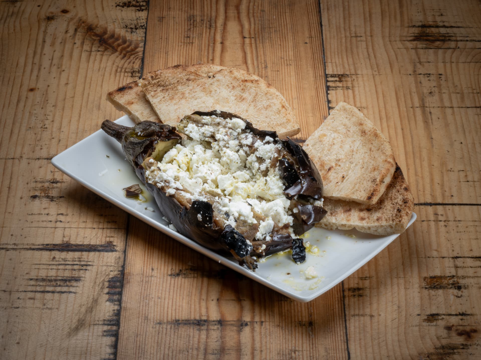 Gegrillte Aubergine mit Feta